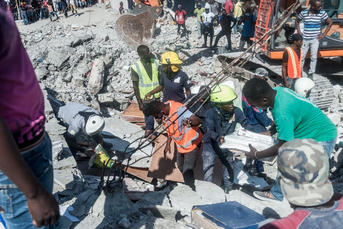 Haïti déplore un bilan dramatique de 1 300 morts après un puissant séisme