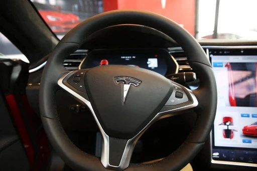 L'«Autopilot» de Tesla sous les phares des autorités américaines après onze accidents