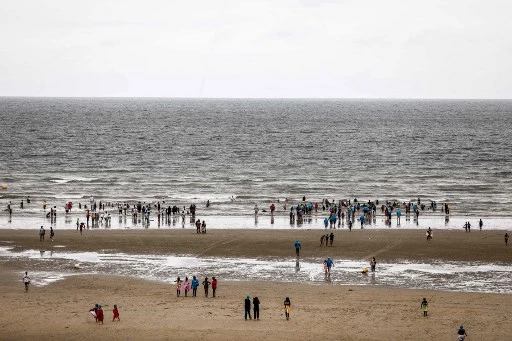 5 000 petits Franciliens à l'assaut de la plage de Cabourg pour la «Journée des oubliés des vacances»