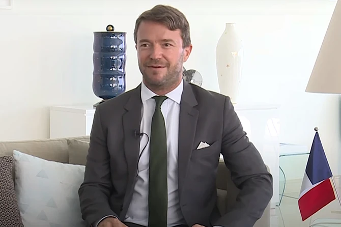 L'ambassadeur de France salue l'évacuation rapide par les EAU des citoyens français d'Afghanistan