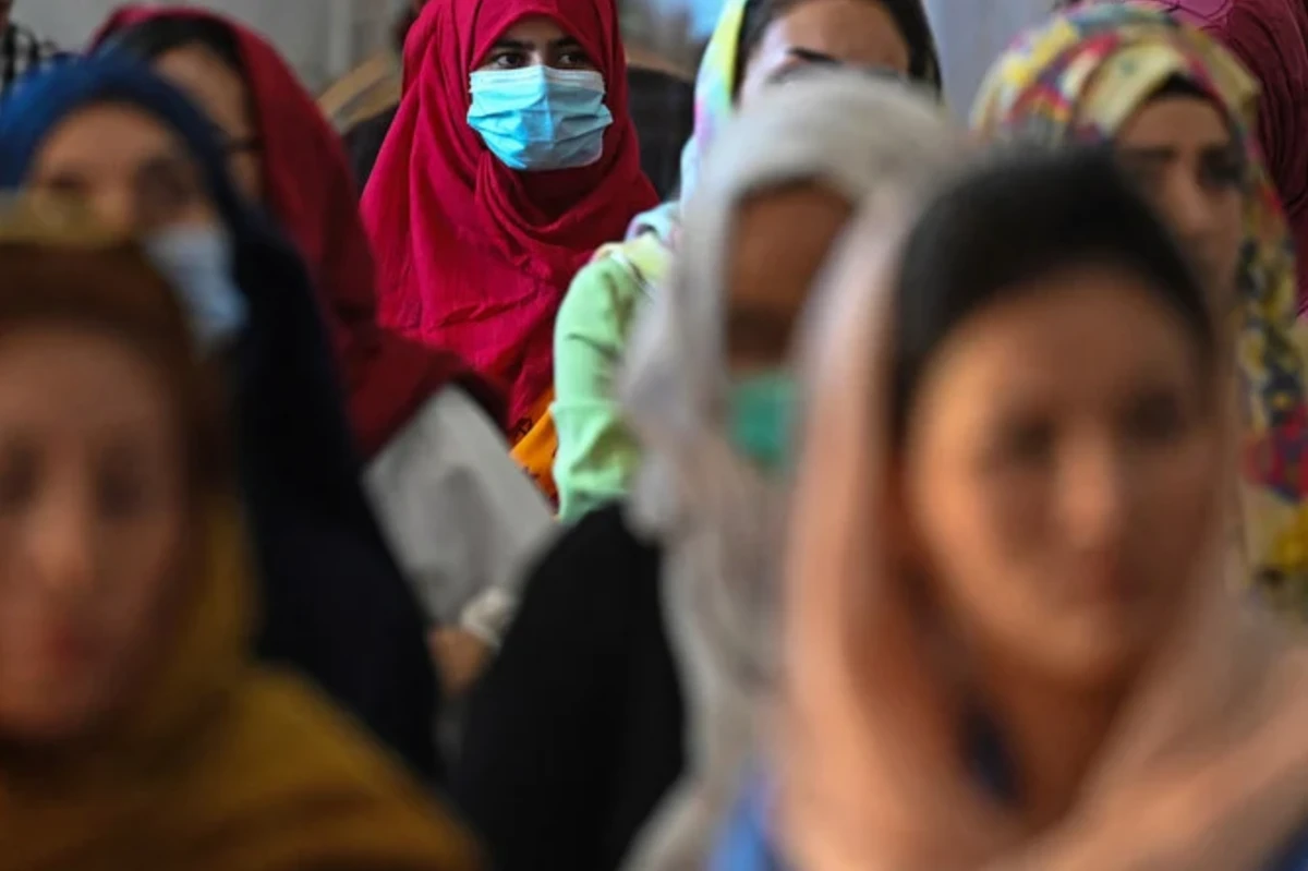 Les femmes et les minorités afghanes apprennent à vivre dans la tension et l'incertitude