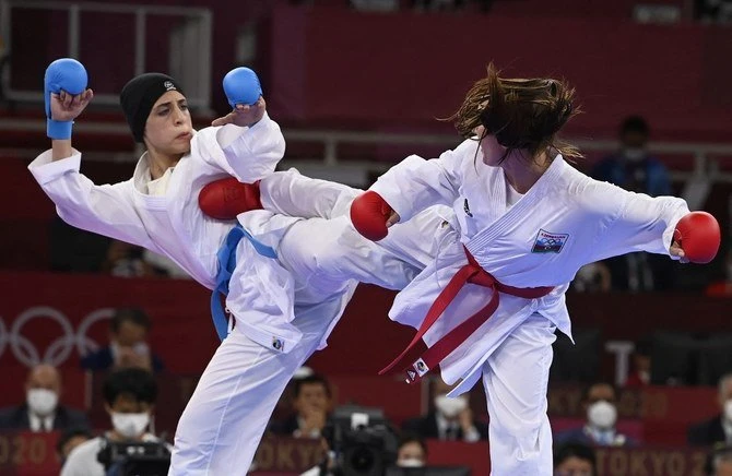 L’Égyptienne Feryal Abdelaziz remporte une médaille d’or en karaté féminin à Tokyo