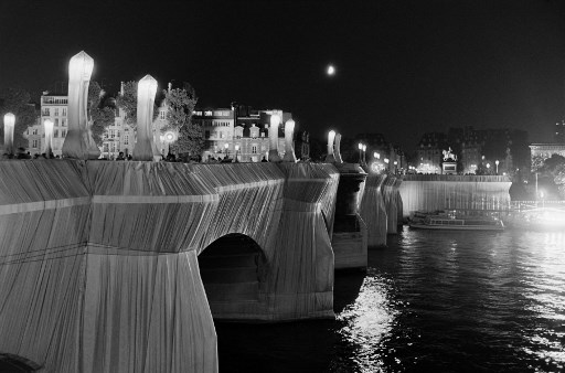En 1975, Christo se lance dans le projet de transfigurer le Pont Neuf, «berceau de la capitale et grand sujet de l'histoire de l'art», explique-t-il (Photo, AFP)