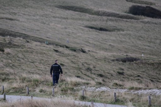 Une patrouille de gendarmerie française sur le cap Blanc-Nez (cap Nez Blanc) à Escalles dans le nord de la France, pour empêcher les migrants de prendre la mer illégalement vers le Royaume-Uni, le 5 septembre 2020 (Photo, AFP)