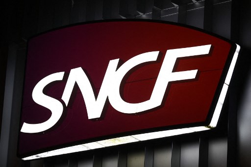 Le logo de la SNCF en gare Montparnasse à Paris le 25 juillet 2021 (Photo, AFP)
