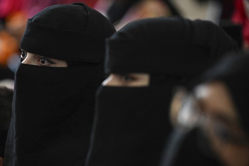 Afghanistan: les étudiantes devront porter une abaya et un niqab