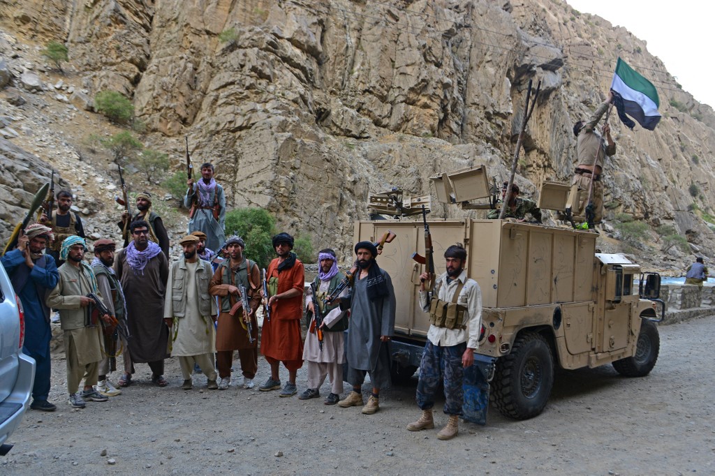 Dans le Panchir, les talibans appellent à baisser les armes après de premiers combats