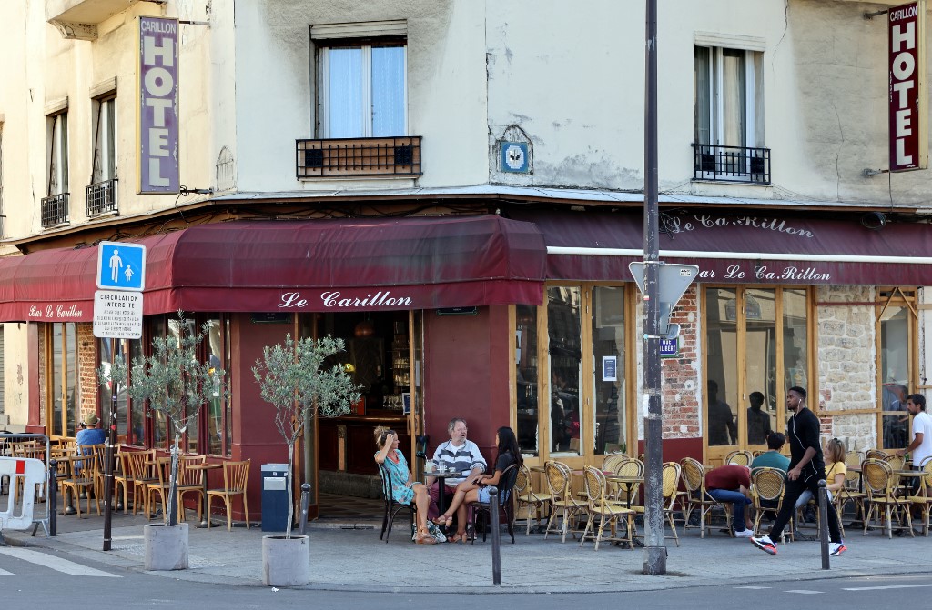Sur les terrasses, la douceur de vivre noyée dans le sang