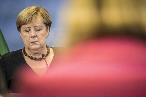 Afghanistan: Merkel appelle au dialogue avec les talibans pour poursuivre les évacuations