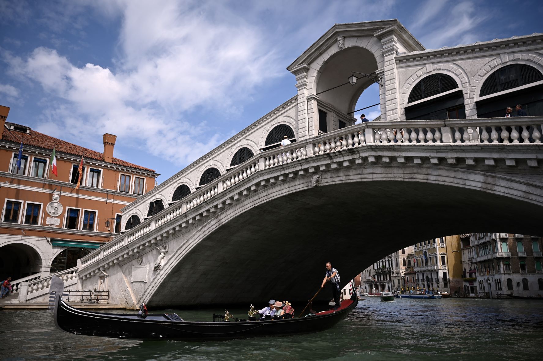 A Venise, le pont du Rialto inauguré après restauration