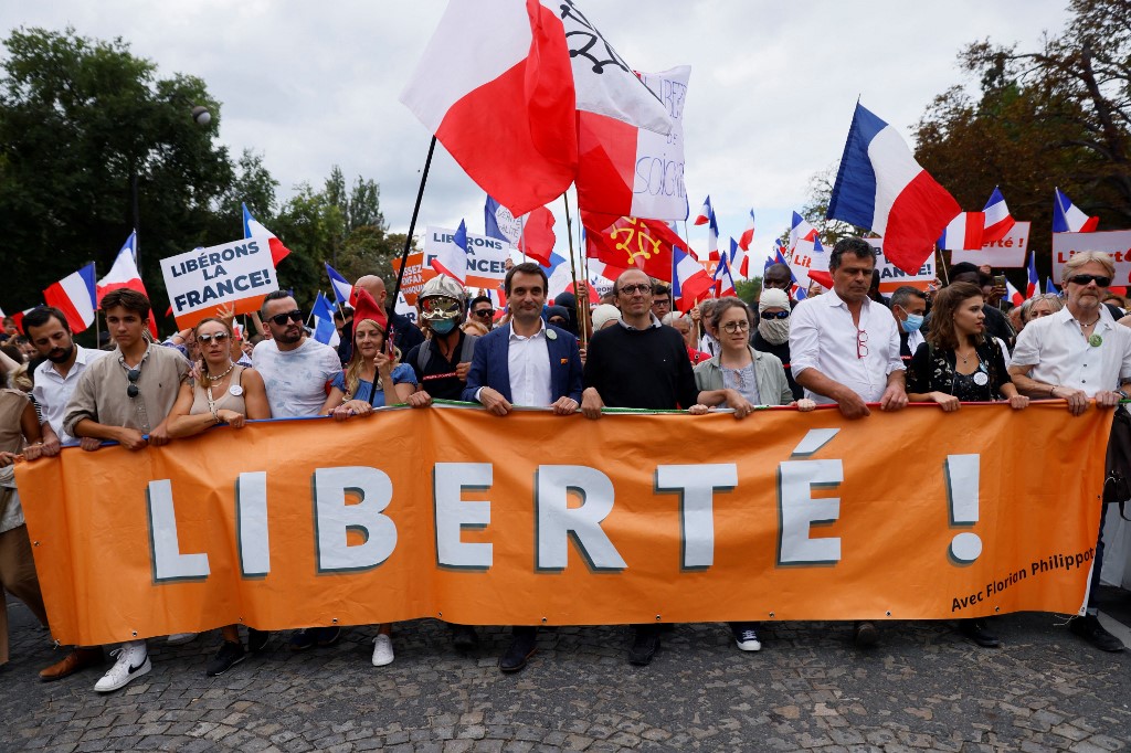 Manifestations contre le pass sanitaire: 104 interpellations à Paris