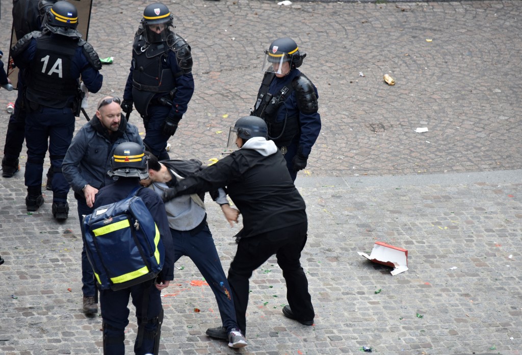 Un ancien proche de Macron devant la justice