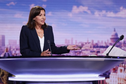 À peine lancée, Hidalgo suscite débat et critiques