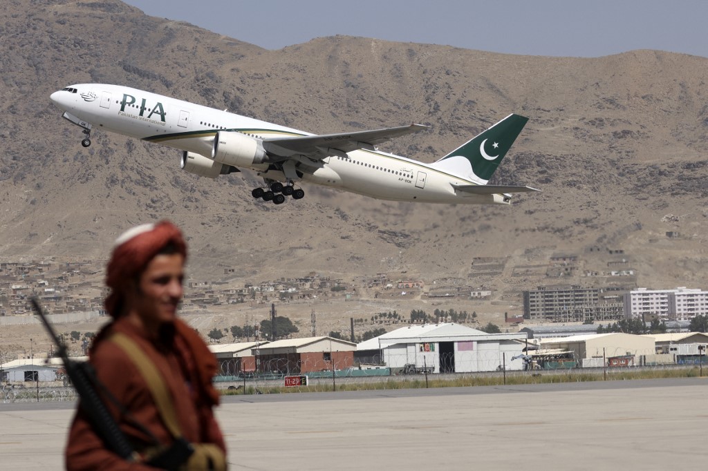 Afghanistan: un vol commercial a atterri à Kaboul, premier signe de normalisation