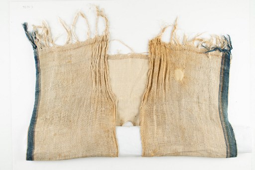 De couleur beige, l'étoffe mortuaire, datée entre 2140 et 1976 ans avant notre ère, repose depuis 1929 dans les collections du musée du Louvre (Photo, AFP)