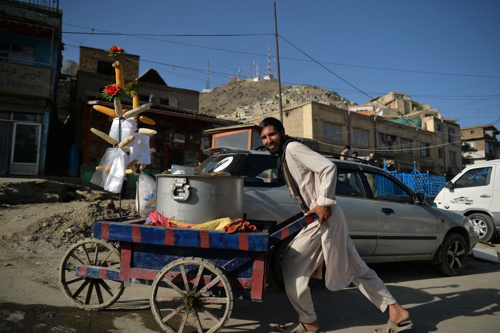 A Kaboul, des Afghans vendent leurs biens pour fuir ou survivre
