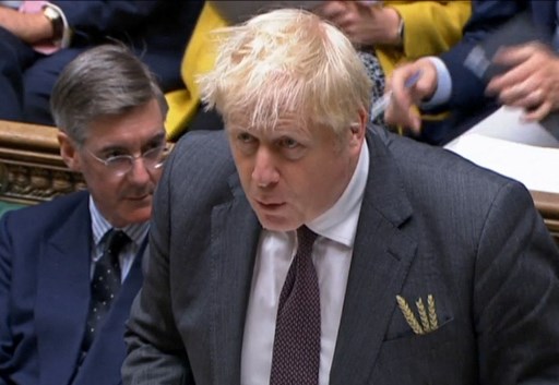 Une capture vidéo d'images diffusées par l'Unité d'enregistrement parlementaire (PRU) montre le Premier ministre britannique Boris Johnson s'exprimant à la Chambre des communes à Londres le 15 septembre 2021 (Photo, AFP)