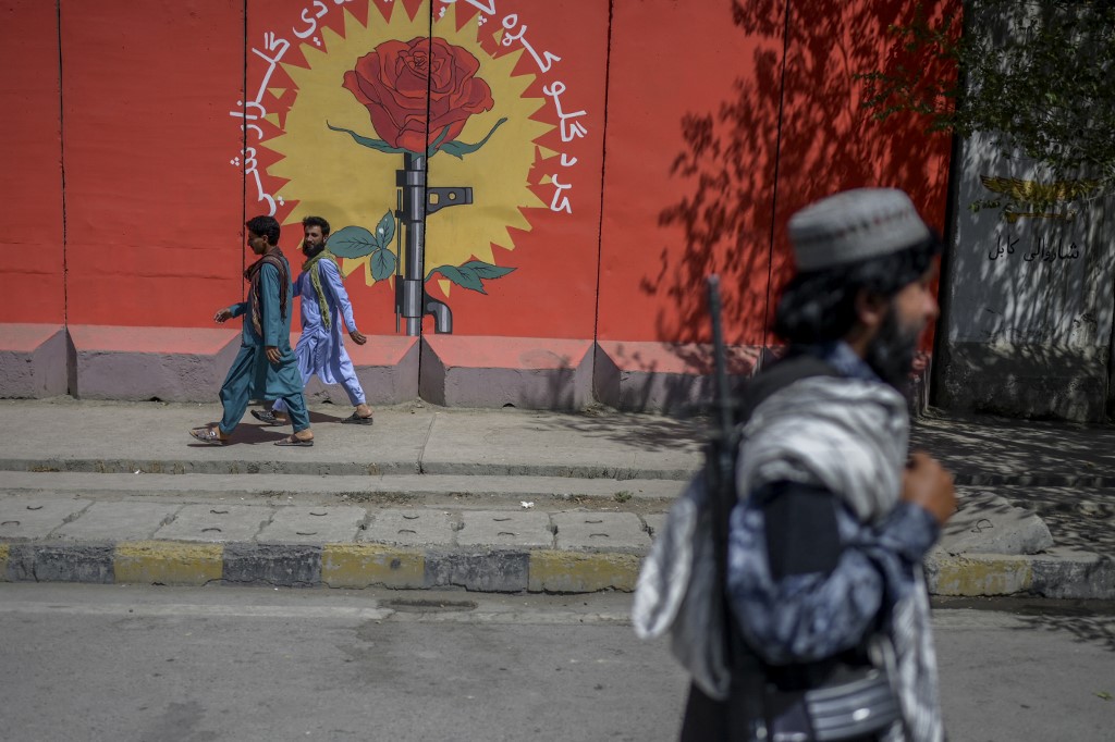 Un mois après la prise de Kaboul, les talibans face au défi de l'unité