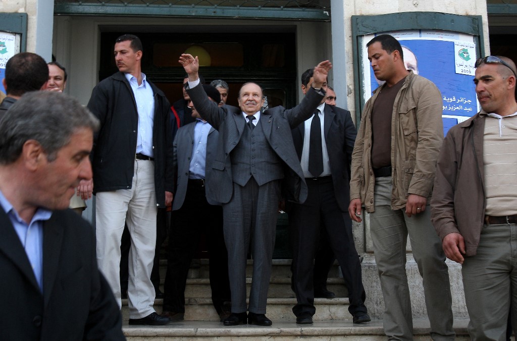 Abdelaziz Bouteflika: «son obsession du pouvoir» a causé sa perte, dit son biographe