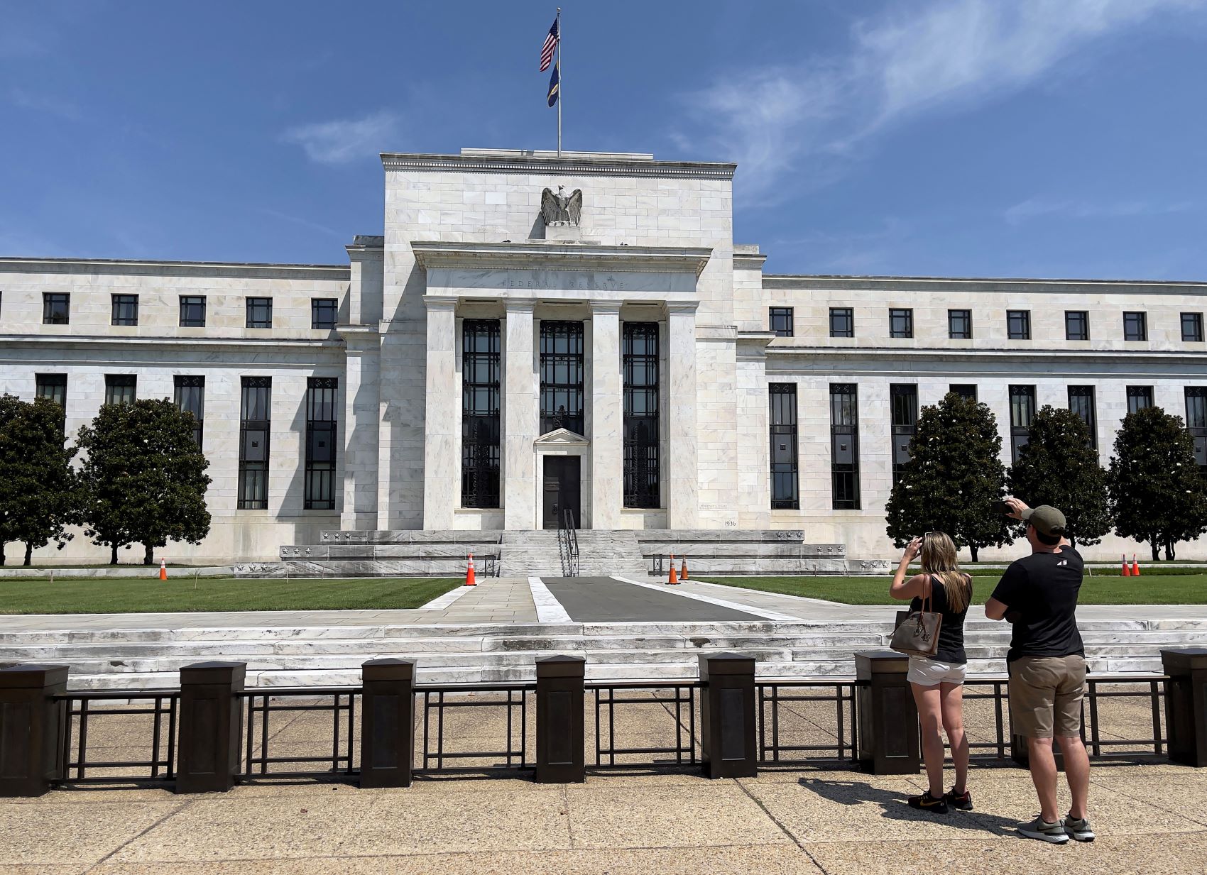 Démission de deux présidents régionaux de la Fed suite à des activités boursières