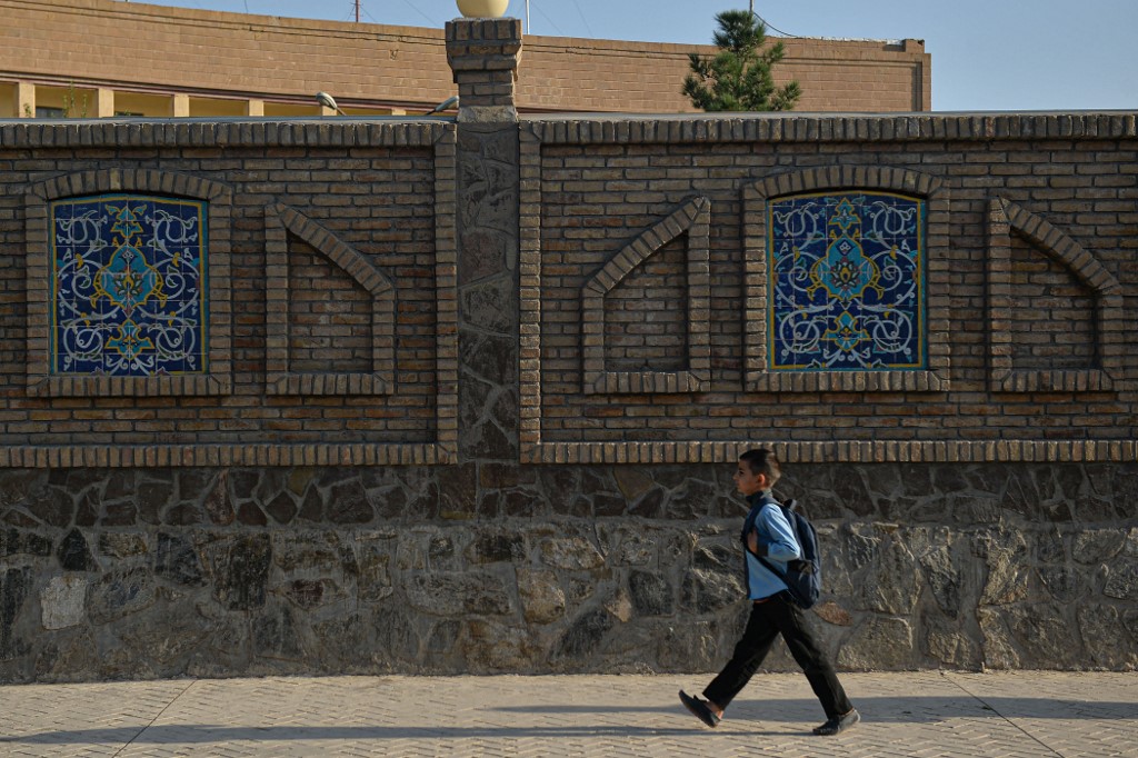 Afghanistan: les collégiennes et lycéennes vont revenir en cours, annoncent les talibans