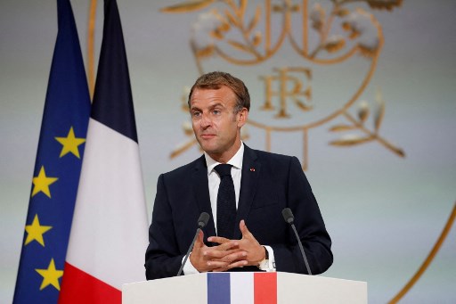 Le président français Emmanuel Macron lors d'une cérémonie à la mémoire des Harkis, des Algériens qui ont aidé l'armée française dans la guerre d'indépendance algérienne, à l'Elysée à Paris, le 20 septembre 2021 (Photo, AFP)