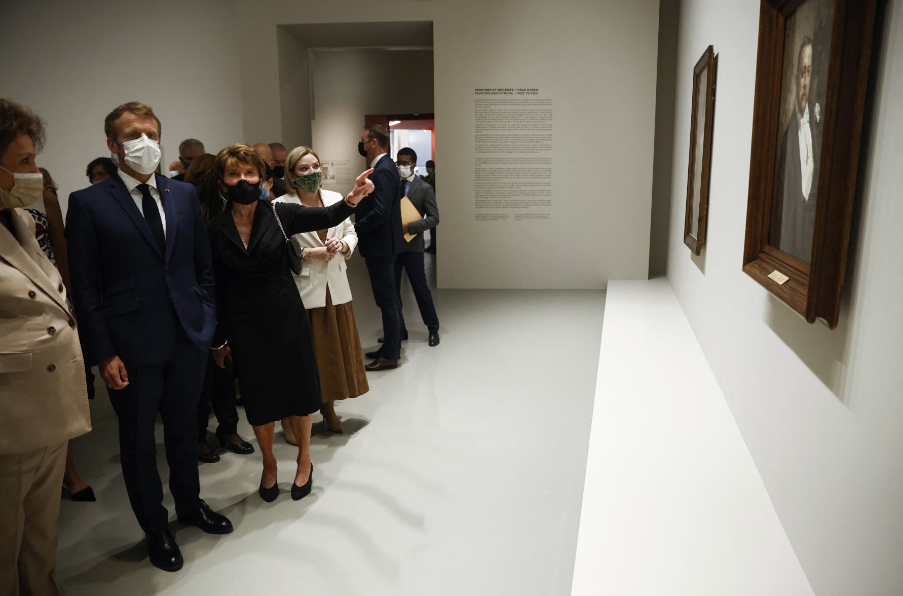 Macron loue la relation franco-russe en inaugurant une exposition