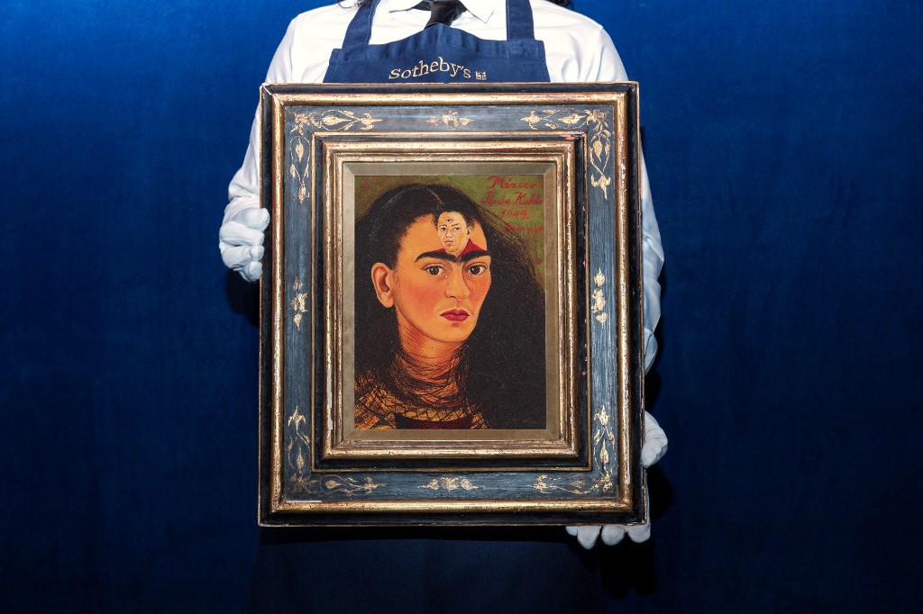 Sotheby's veut faire flamber un record d'enchères avec un autoportrait de Frida Kahlo