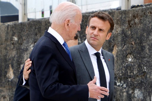 Le président américain Joe Biden et le président français Emmanuel Macron lors du sommet du G7 à Carbis Bay, Cornwall, le 11 juin 2021 (Photo, AFP)