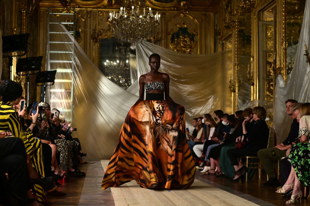 Le glamour disco de Fendi ouvre la semaine de la mode à Milan