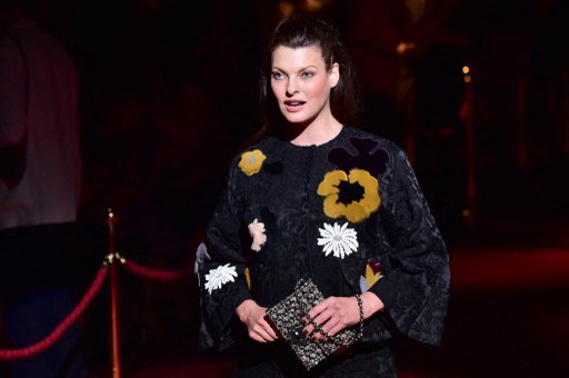 Linda Evangelista assiste au défilé de la collection Dolce & Gabbana lors de la Fashion Week printemps-été 2015 à Milan, le 21 septembre 2014 (Photo, AFP)