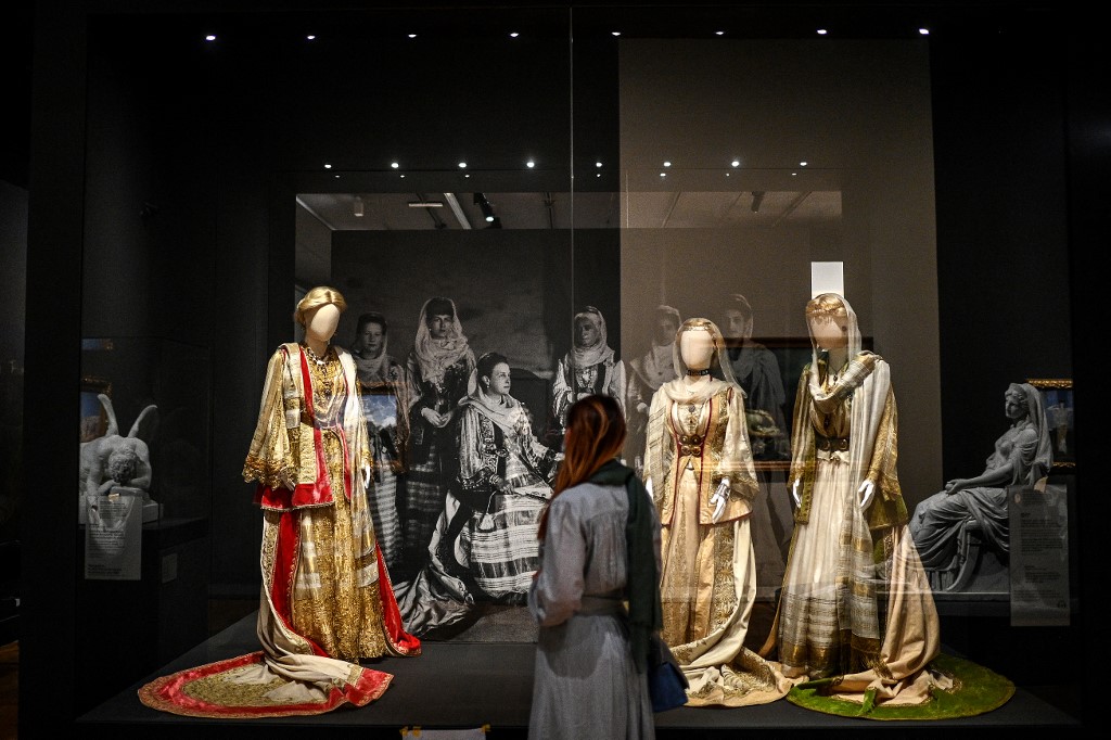 «Paris-Athènes» au Louvre ou les secrets d'une certaine histoire d'amour franco-grecque