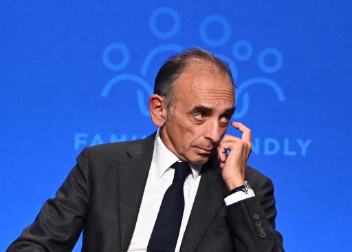 L'essayiste français, journaliste politique Éric Zemmour assiste à la table ronde « Publicité et famille « lors du quatrième sommet démographique dans un centre culturel à Budapest le 24 septembre 2021. (Attila Kisbenedek/AFP)