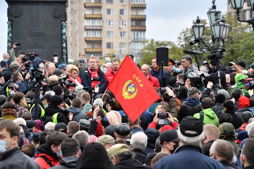 Russie: l'opposition manifeste contre des fraudes «colossales» aux législatives