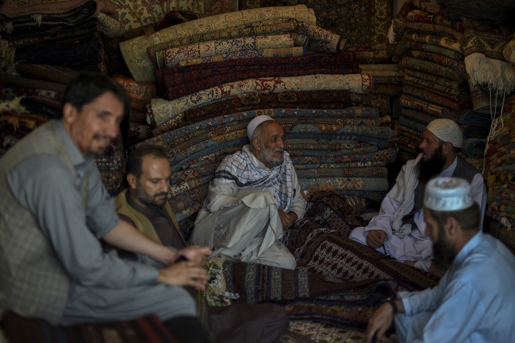 Kaboul: antiquaires et marchands de tapis dans la tourmente après le départ des étrangers