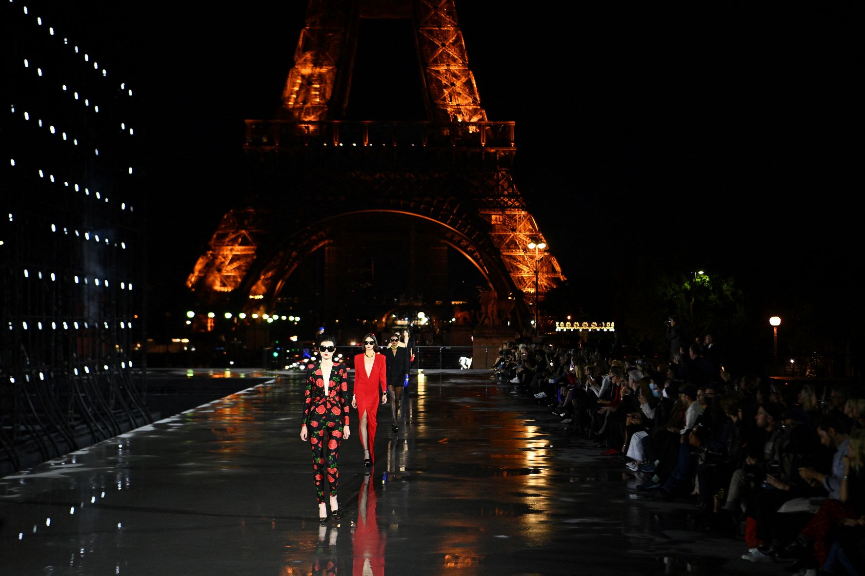 Retour de Saint Laurent et sa séduction subversive à la Fashion week parisienne