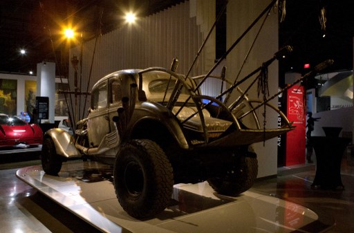 La voiture Nux de « Mad Max: Fury Road» est présentée lors de l'ouverture de la nouvelle exposition»Hollywood Dream Machines: Vehicles Of Science Fiction And Fantasy» au Petersen Automotive Museum le 04 mai 2019 à Los Angeles, Californie. (Paul Butterfield/Getty Images/AFP)