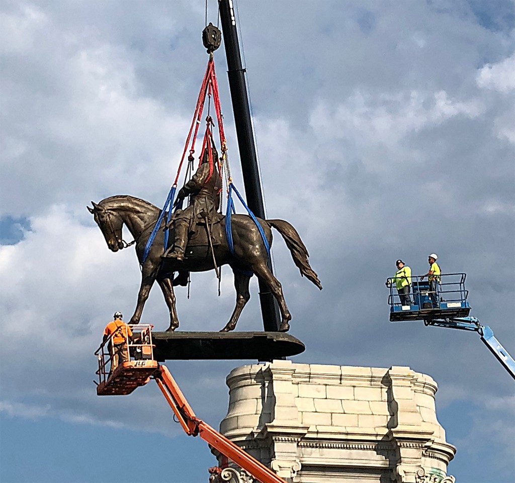 Un symbole majeur du passé esclavagiste des Etats-Unis déboulonné