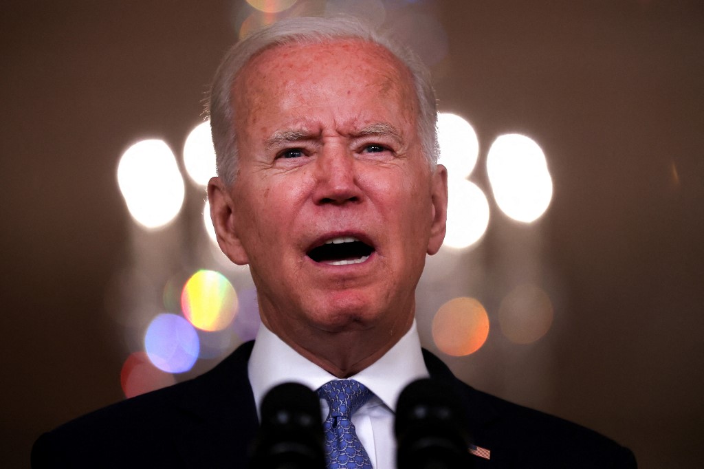 Biden approuve une méga-enchère de pétrole et de gaz, un recul sur le climat