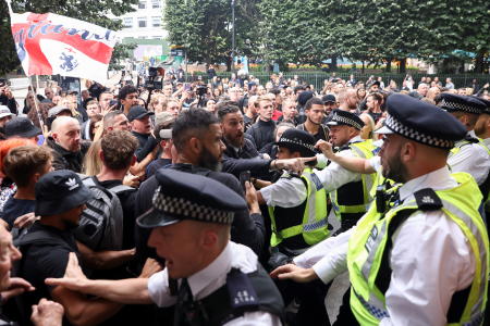 À Londres, des policiers blessés lors d'altercations avec des anti-vaccins