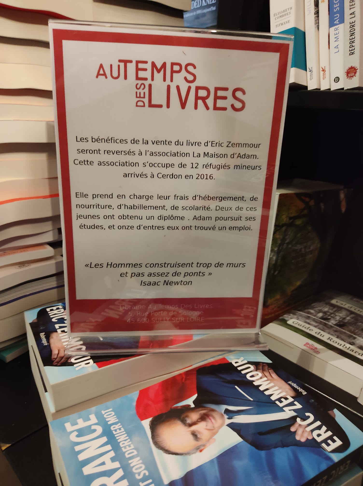 Une librairie reverse les bénéfices de la vente du livre de Zemmour à une association d’aide aux migrants