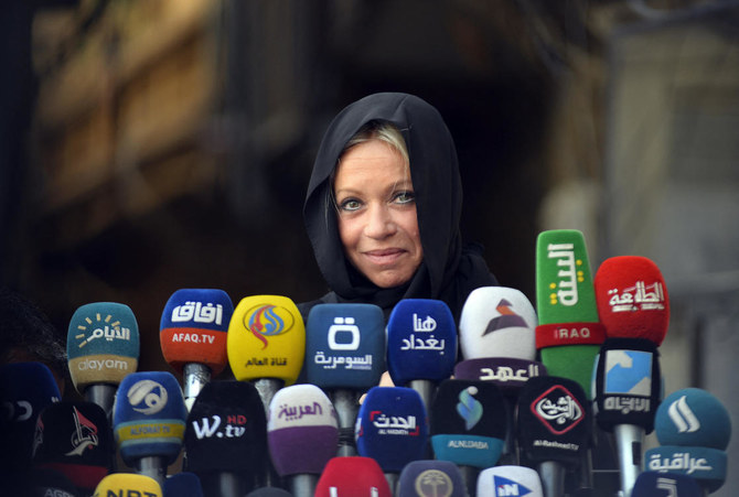 Jeanine Hennis-Plasschaert, représentante spéciale de l'ONU pour l'Irak, s'exprimant lors d'une conférence de presse, à l'issue d'une réunion avec le religieux chiite irakien, le grand ayatollah Ali al-Sistani, à Najaf, en Irak, le 11 novembre 2019 (Fichier/AFP)