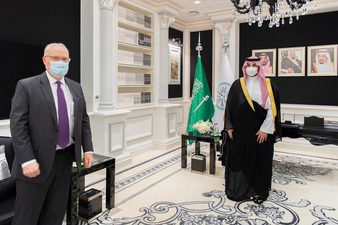 Le vice-ministre saoudien de la Défense, le prince Khalid ben Salmane, reçoit l’envoyé américain au Yémen, Tim Lenderking, à Riyad (Photo/Twitter/kbsalsaud)