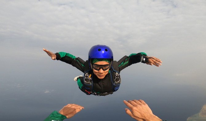 L’équipe féminine saoudienne de parachutisme, au-delà des limites
