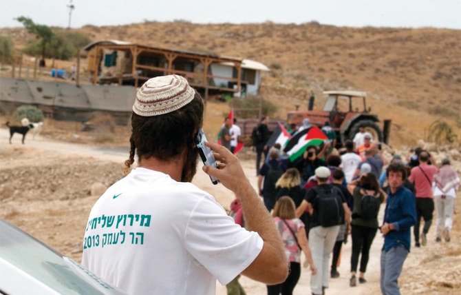 Des colons israéliens attaquent un village palestinien et blessent un petit enfant