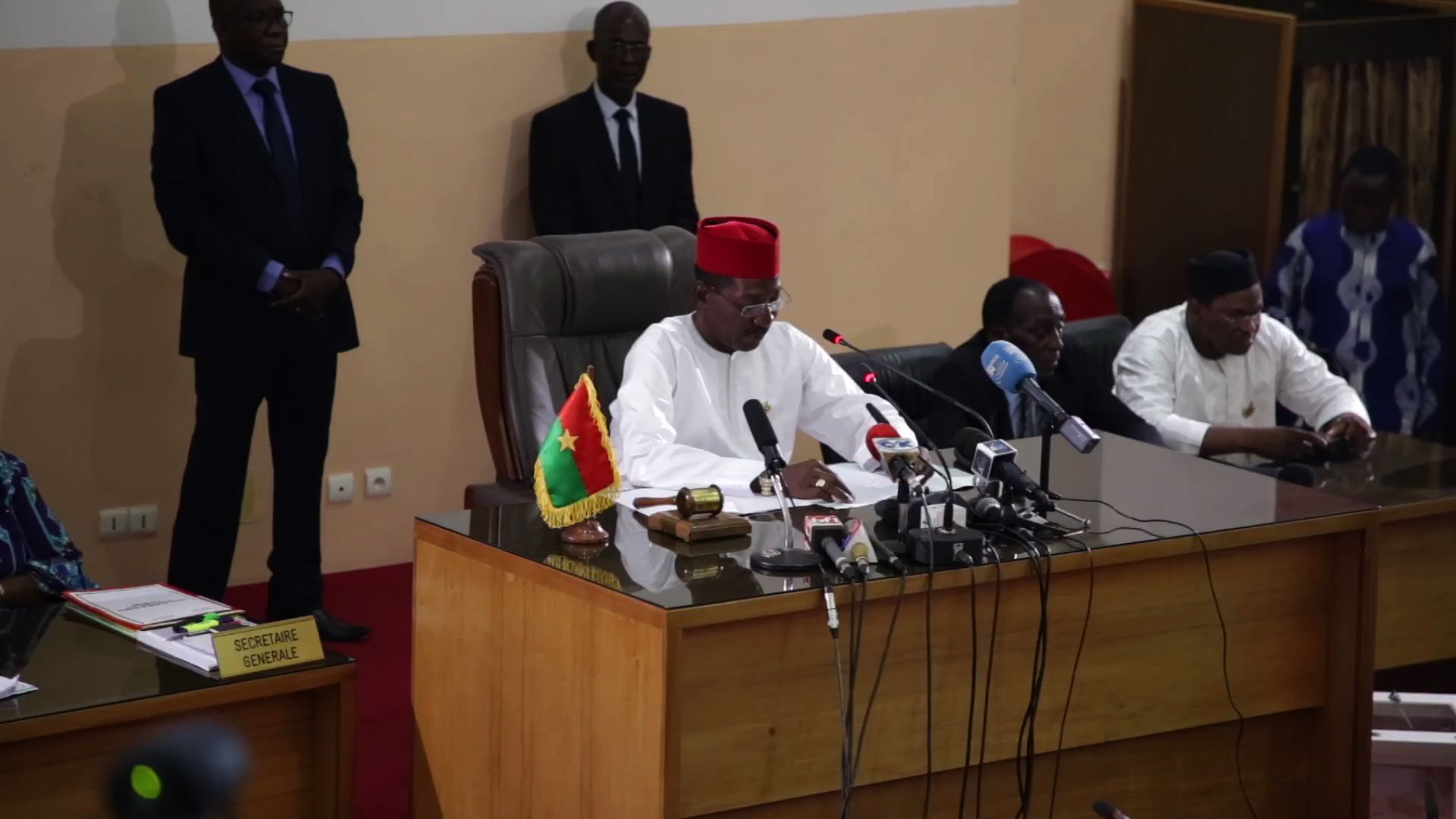 Allasane Bala Sakandé, un proche du président burkinabè Roch Marc Christian Kaboré, a été élu vendredi à la tête de l'Assemblée nationale du Burkina, en remplacement de Salifou Diallo décédé fin août (Photo, AFP)
