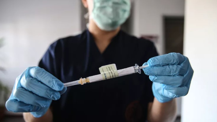 Complètement vacciné ? Bonne nouvelle. Maintenant restez à la maison