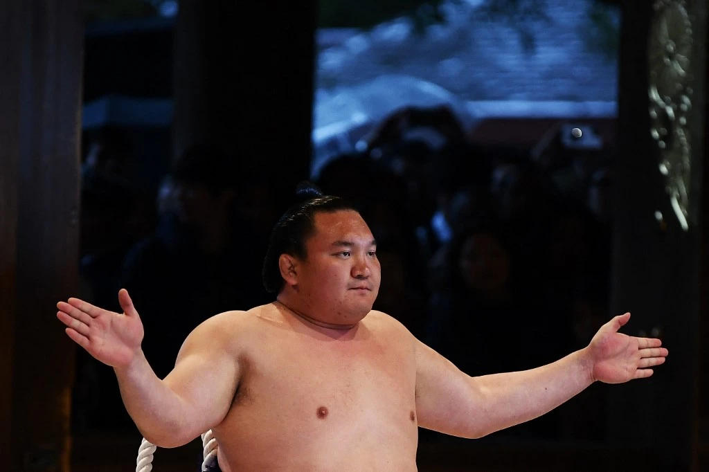 Japon: Hakuho, le géant qui a terrassé les records du sumo