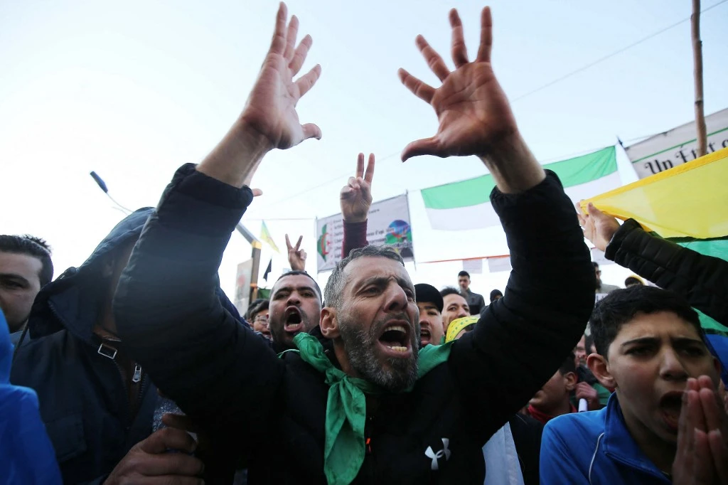 Algérie: affrontements entre des manifestants et les forces de l'ordre dans l'Est