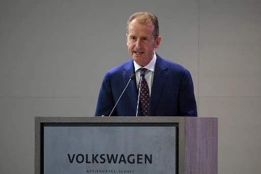 Le patron de Volkswagen, Herbert Diess à Martorell, à environ 30 km de Barcelone, le 5 mars 2021 (Photo, AFP)